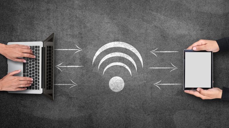 1696648733702301.jpg 在黑板上连接wifi-785x439.jpg